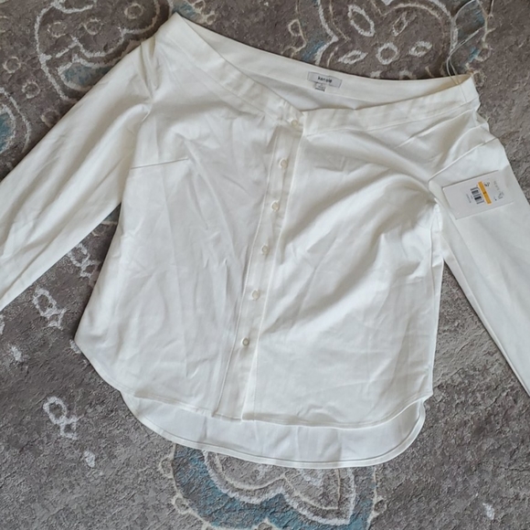 Off-shoulder Pin Stripe - Picture 2 of 2